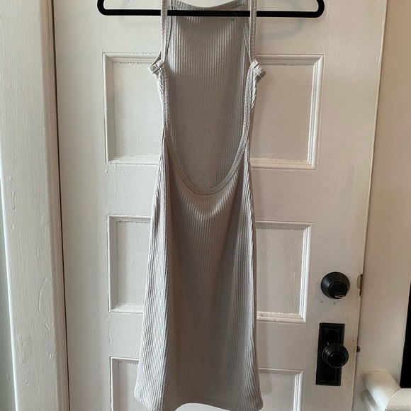 ARITZIA backless dress - Picture 4 of 4